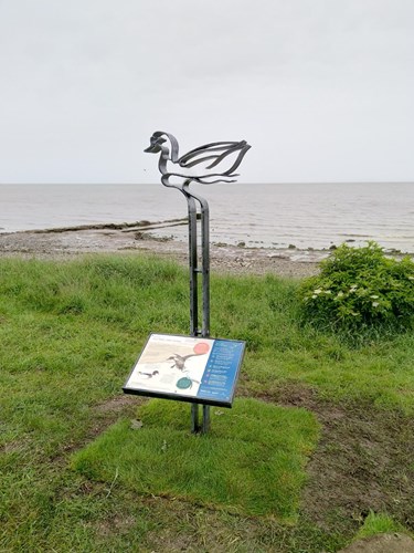 Hest Bank Bird Design Metal Sign